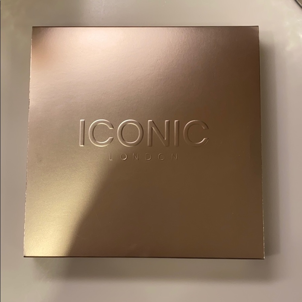 ICONIC London Day to Slay Eyeshadow Palette